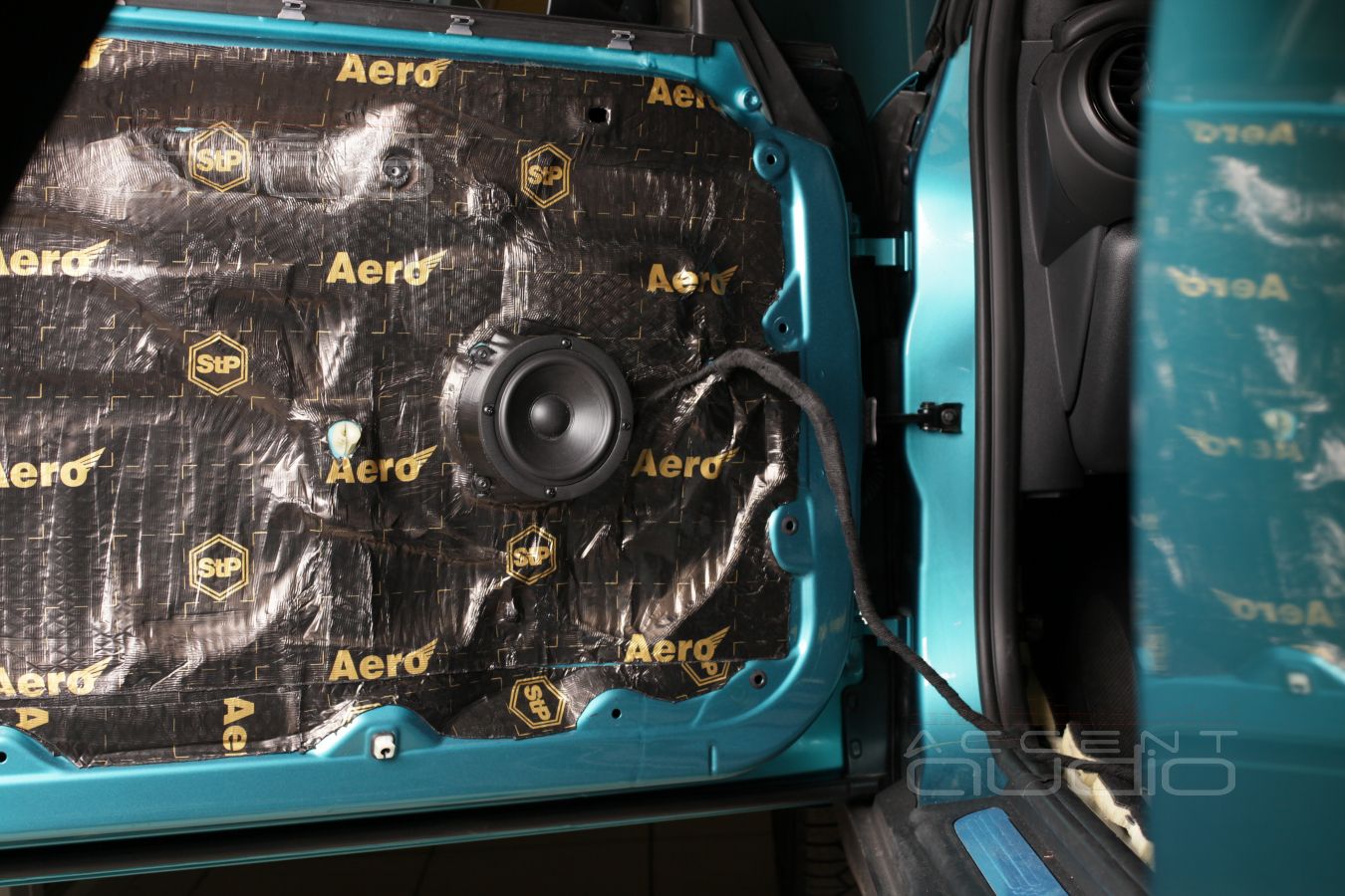 Среднечастотные динамики ScanSpeak 12W/452G00 и их оригинальная установка в Mini