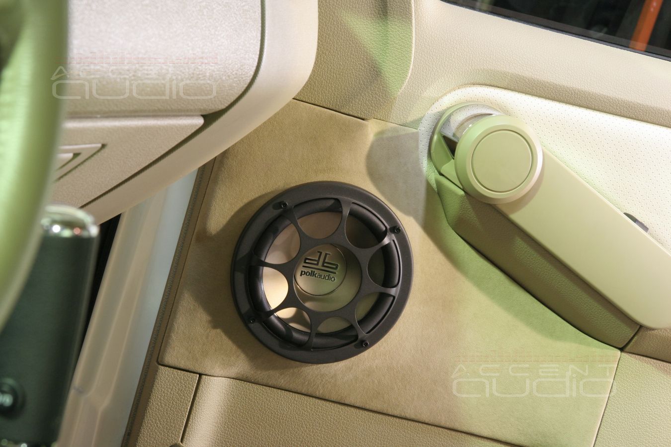 Установка акустики в стиле Ford Explorer