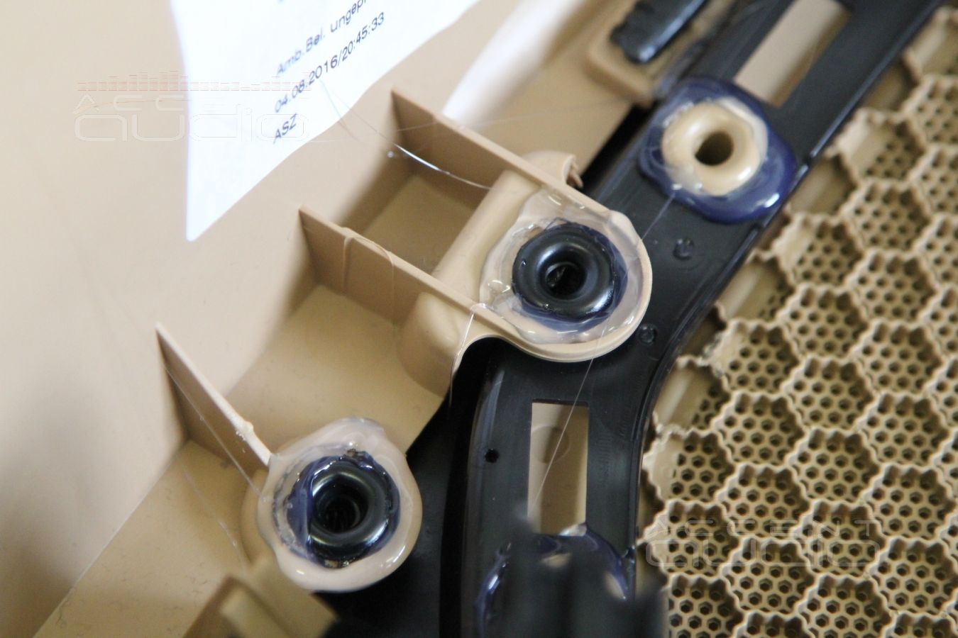 Новая акустика в Porshe Macan - 18 см мидбасы ScanSpeak Revelator в дверях