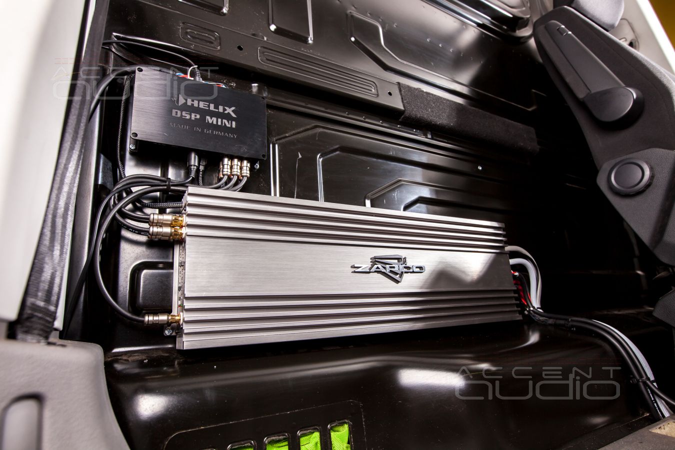 Правильная установка усилителя Zapco и Процессора Helix в Volkswagen Crafter
