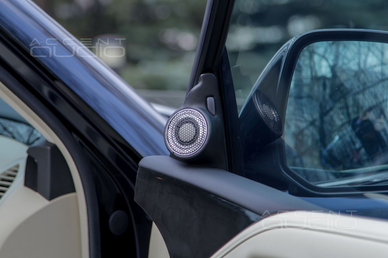 Установка акустики: подиумы под твитеры BRAX GL1 для Infiniti QX80