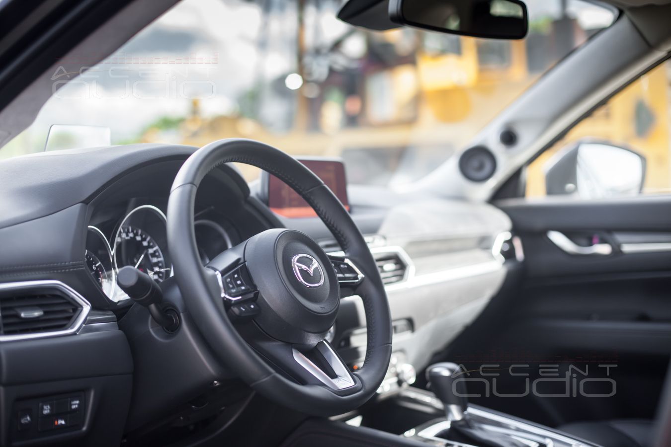 Звук для звукорежиссера в Mazda CX-5 - Очень аккуратно стойки получились. И воздуховоды сохранили - 