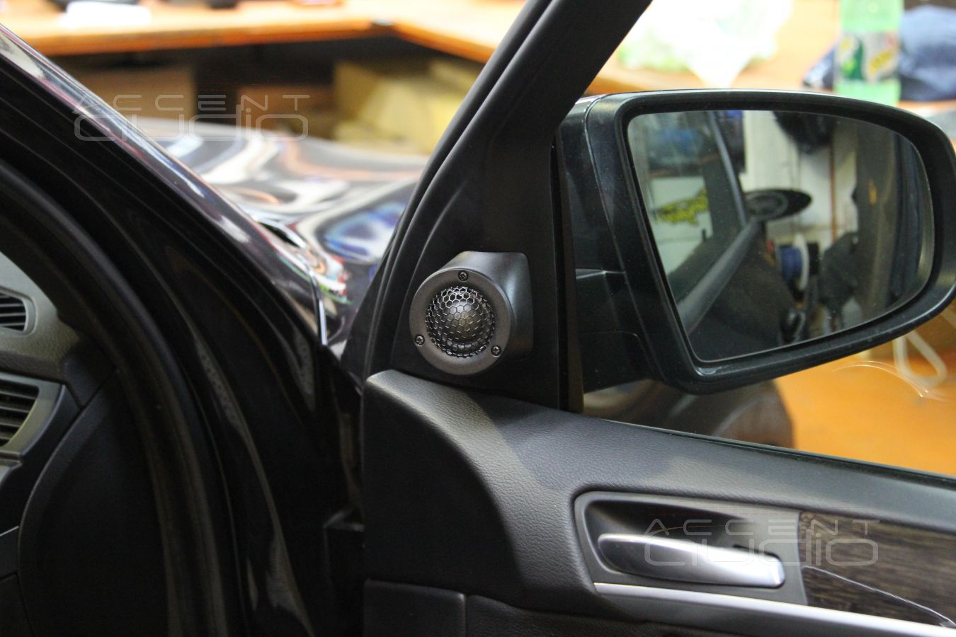 Установка твитеров ScanSpeak в BMW X5 