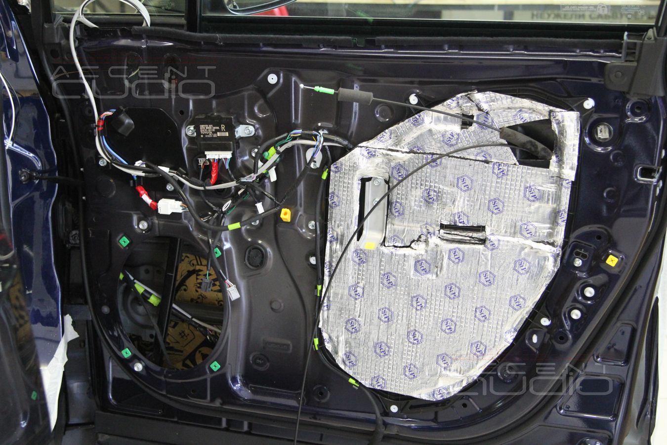 Мидбасы: Установка фронтальной акустики Focal Performance PS165F3 в Lexus RX350 