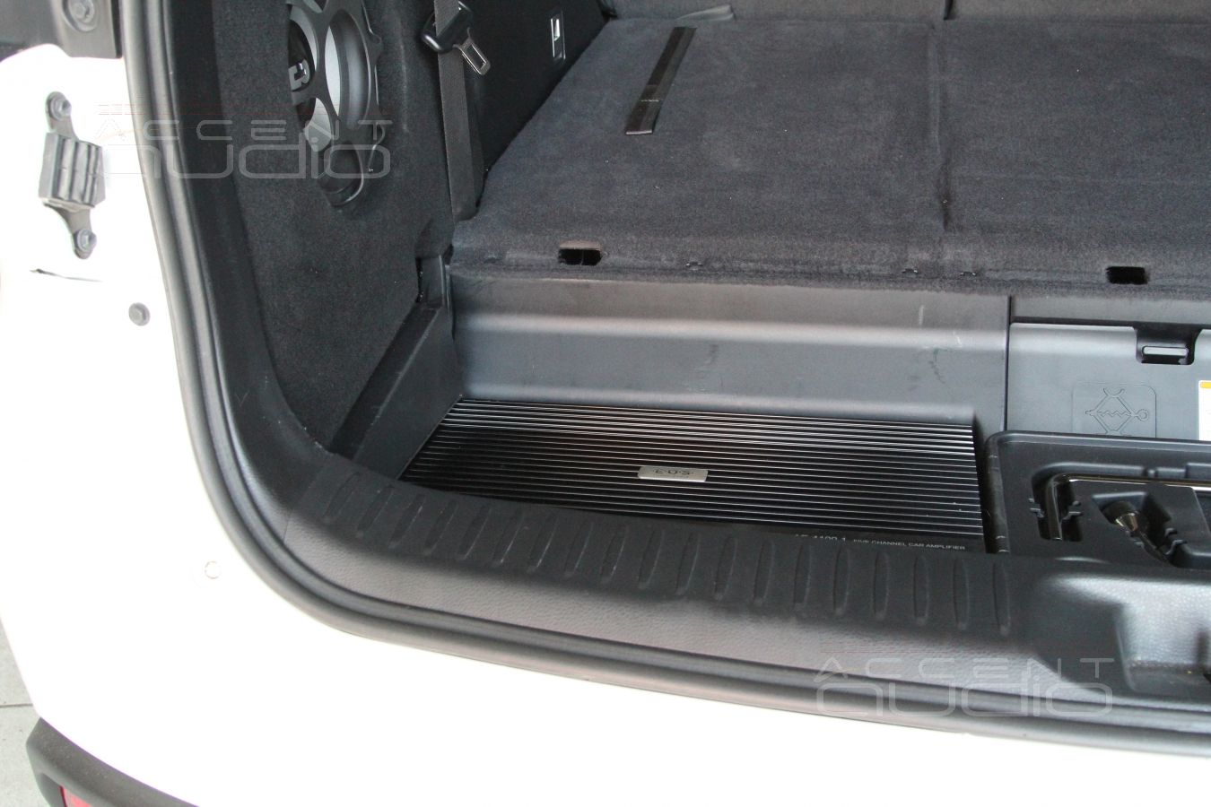 Встроенный сабвуфер в Toyota Highlander