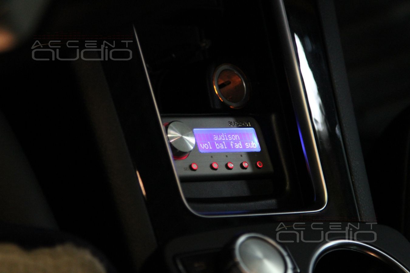 Управляющая панель Audison Bit Ten D в Mercedes-Benz GLk