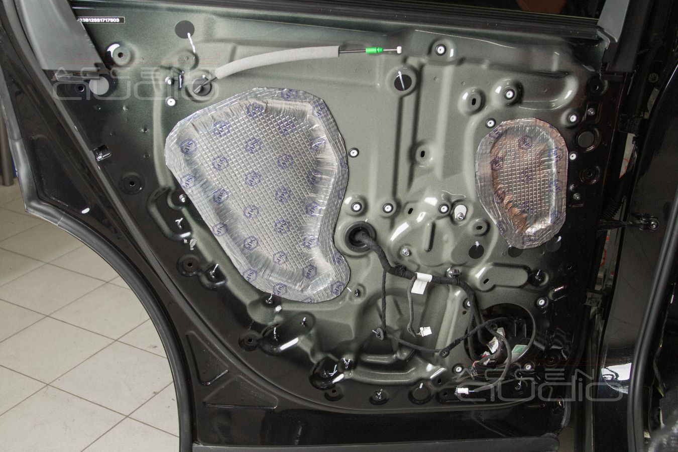 Тыловая акустика: вкусный мидбас Helix i7 для Lixiang Li7