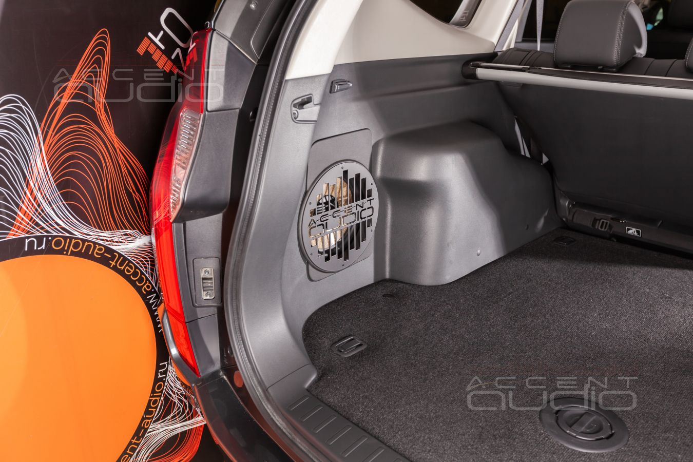 Новая форма для нового Mitsubishi Pajero Sport: интеграция сабвуфера Focal