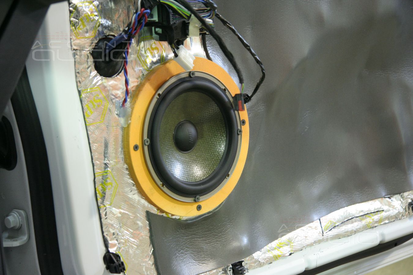 Установка мидбасов