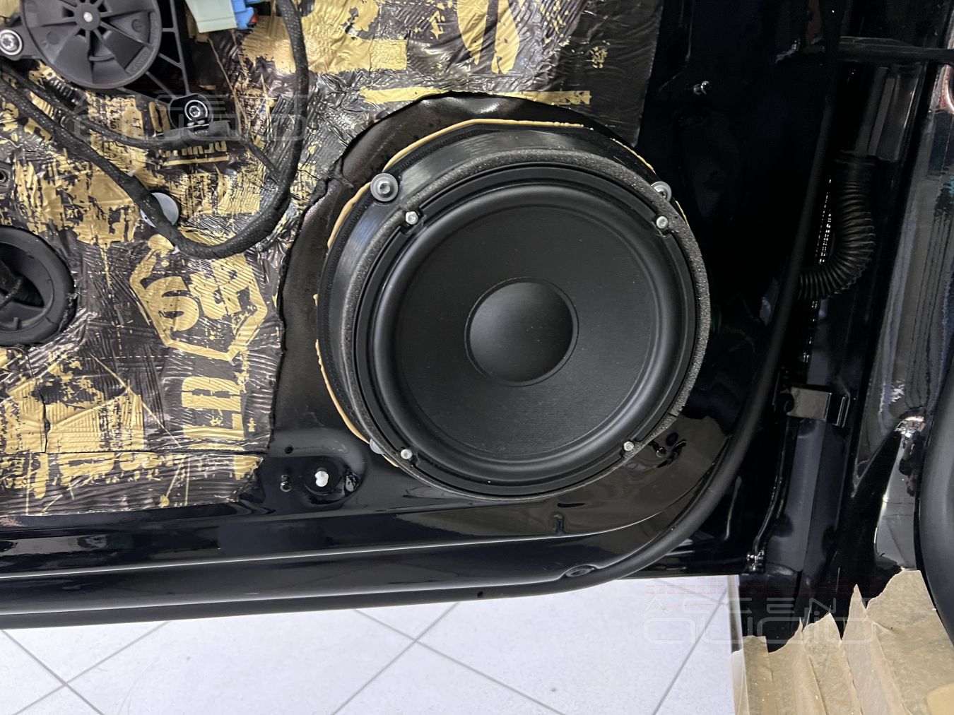 2023 Update: 200мм мидбасы в дверях Audi A5