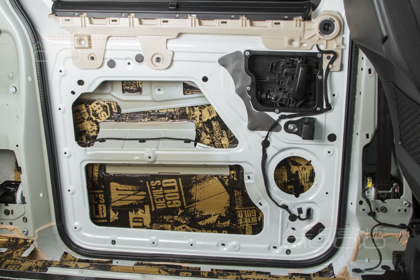 Полная шумоизоляция Opel Zafira Life лучшими материалами STP