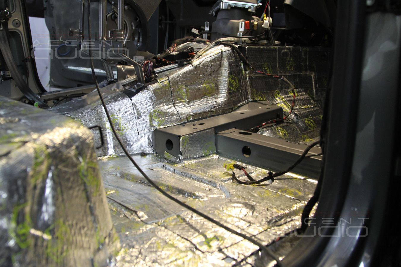 Шумоизоляция Volkswagen Amarok