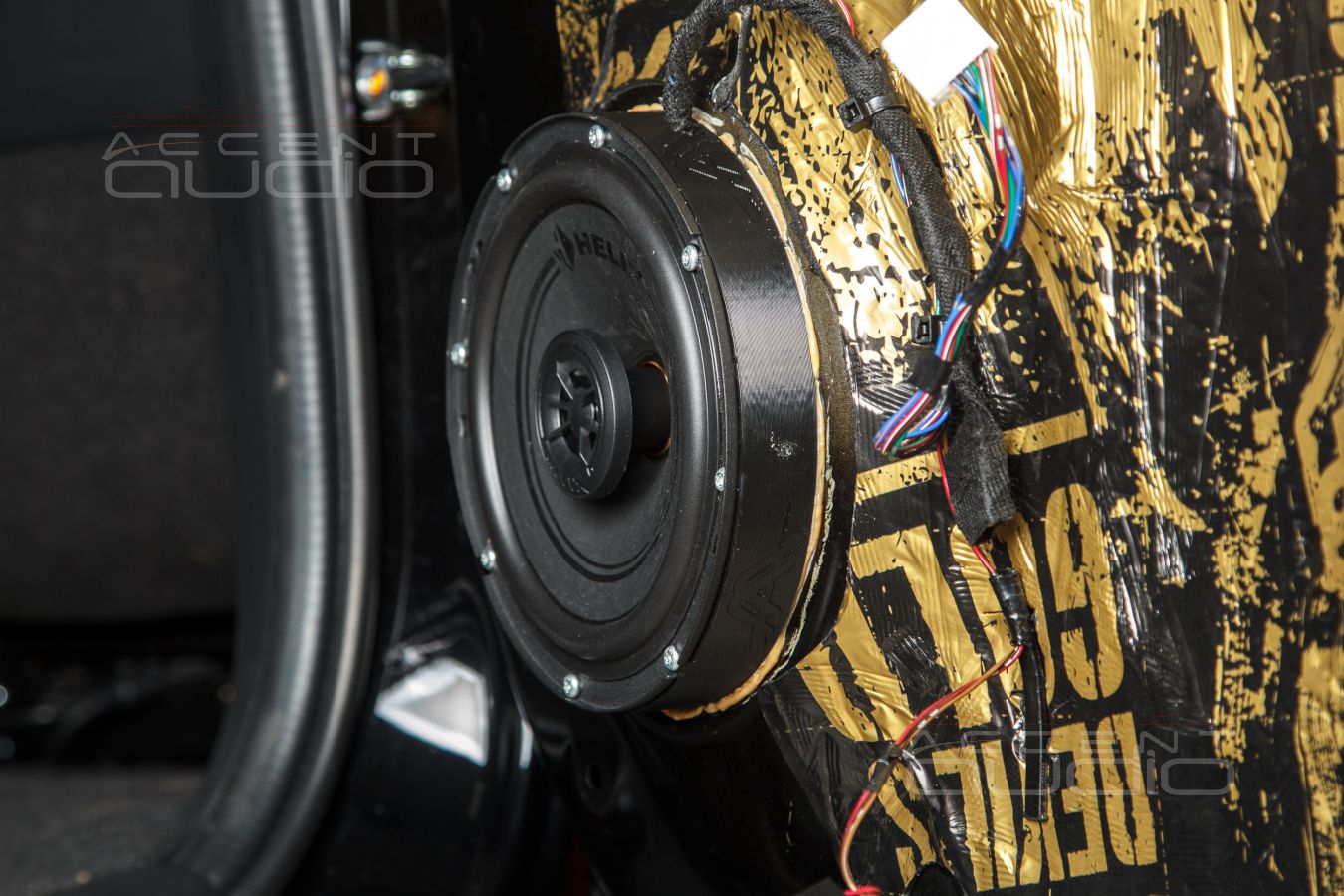 Установка фронтальных мидбасов Brax GL6 в Mitsubishi Pajero Sport