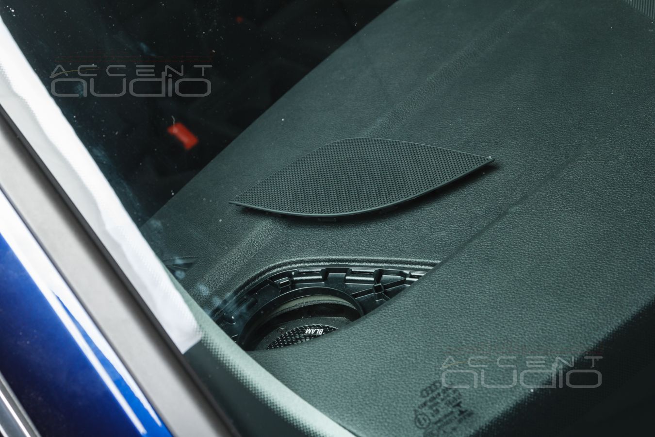 Установка новых широкополосных излучателей BLAM в Audi Q5 штатно