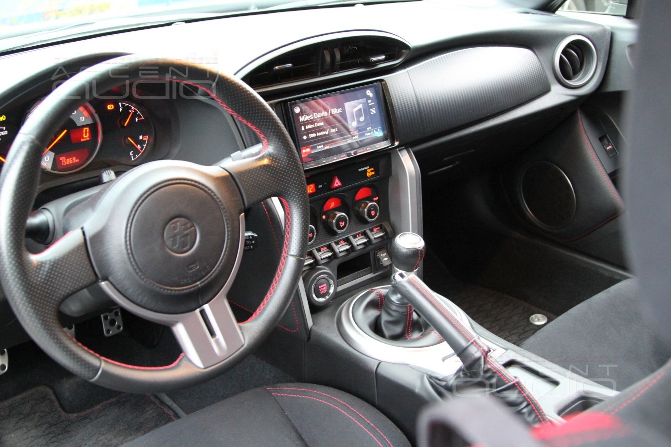 Установка магнитолы Pioneer AVIC-F77DAB в Toyota GT86