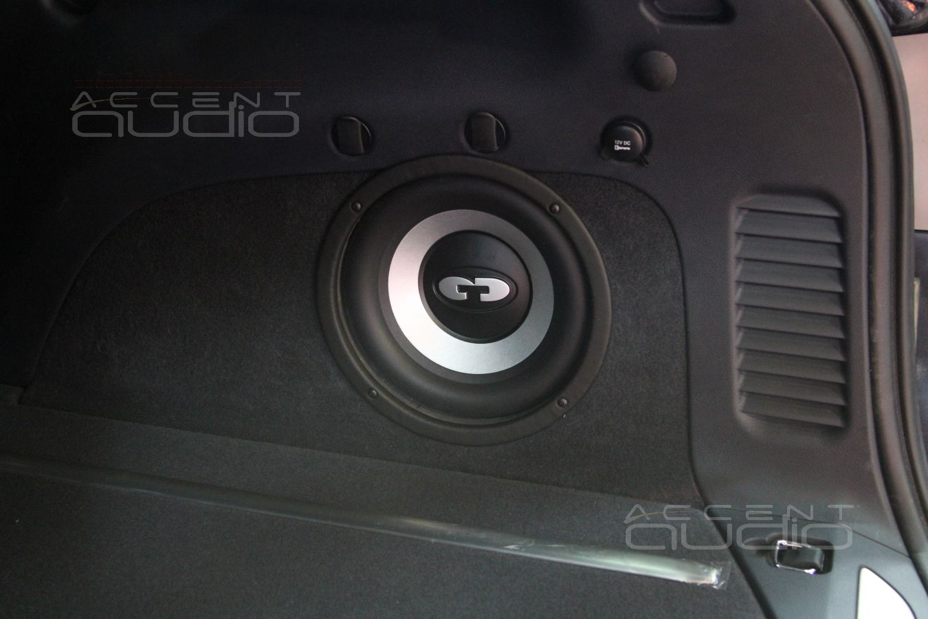 Установка сабвуфера в Jeep Grand Cherokee 2014