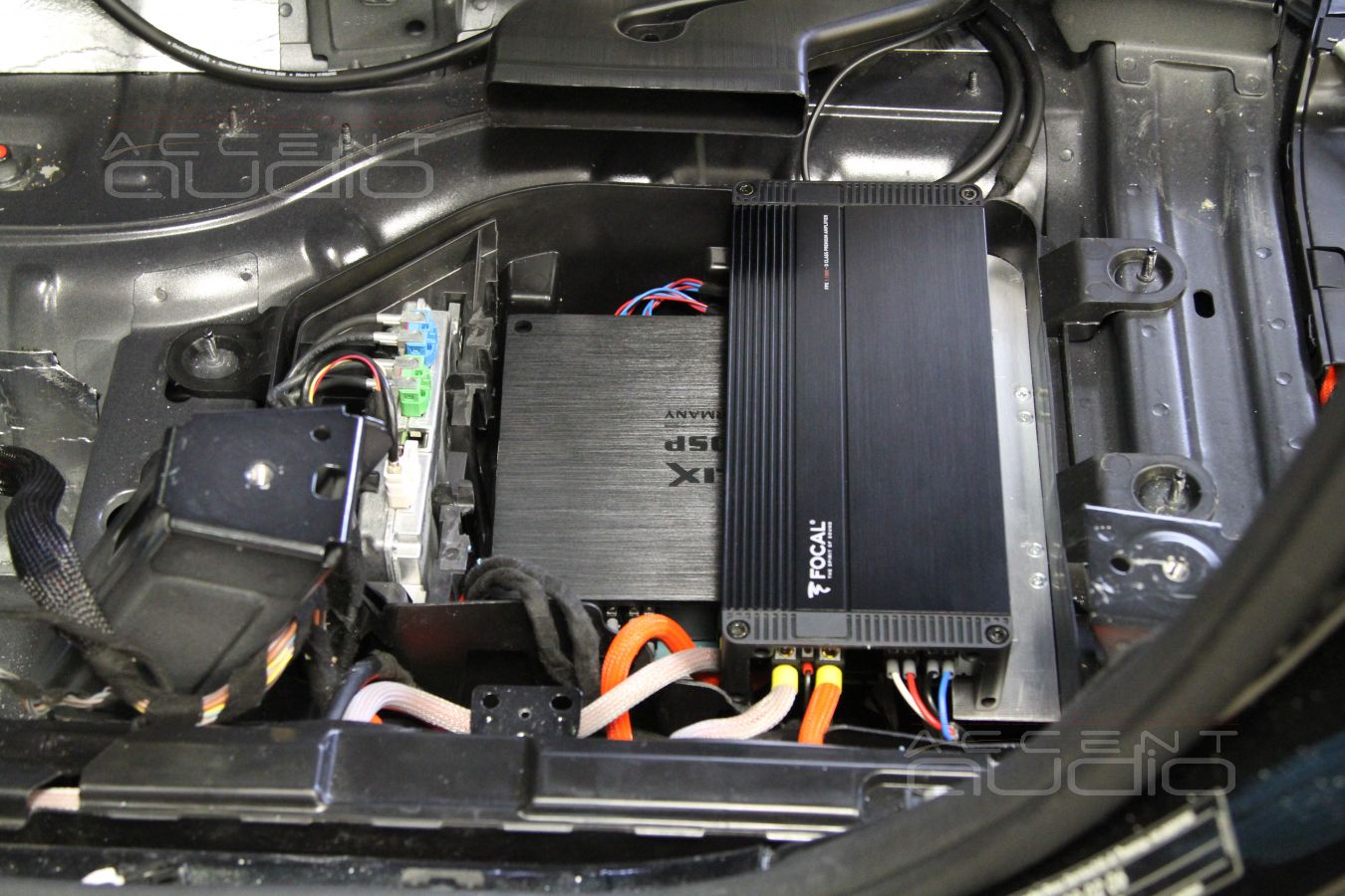Установка усилителей в Mercedes-Benz GLS Helix PSix и Focal FPX 1.1000