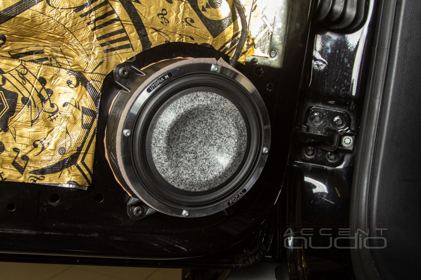 Установка Focal 6WM Woofer Utopia Be M в Mercedes-Benz Gelandewagen