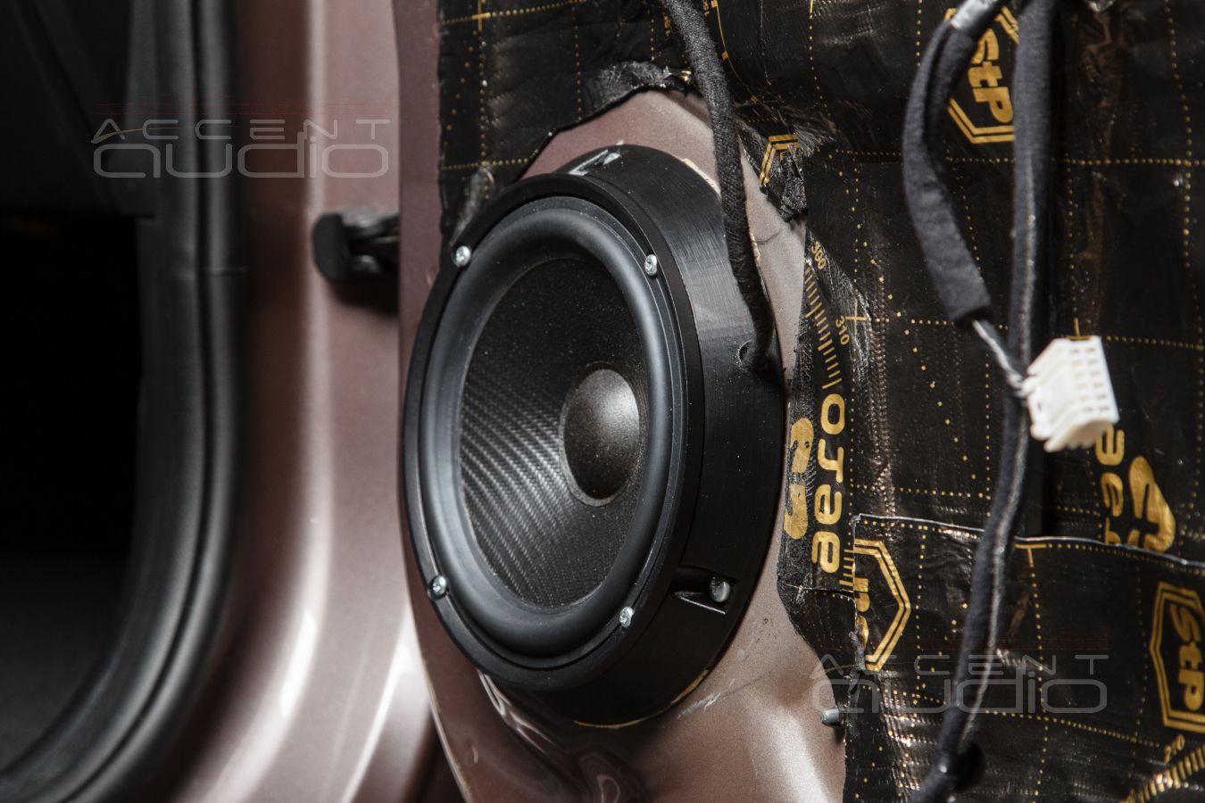Аудиоподготовка дверей Kia Rio X и установка новых мидбасовых динамиков SOAudio