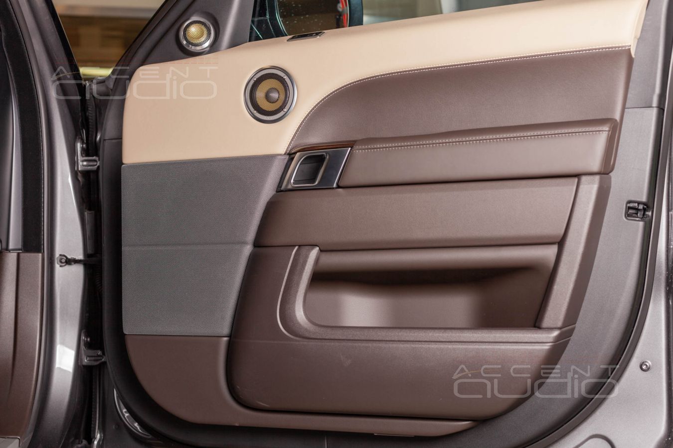 Вариация вторая: с сеточкакми. Установка СЧ и ВЧ излучателей Focal K2 Power в защищенном виде