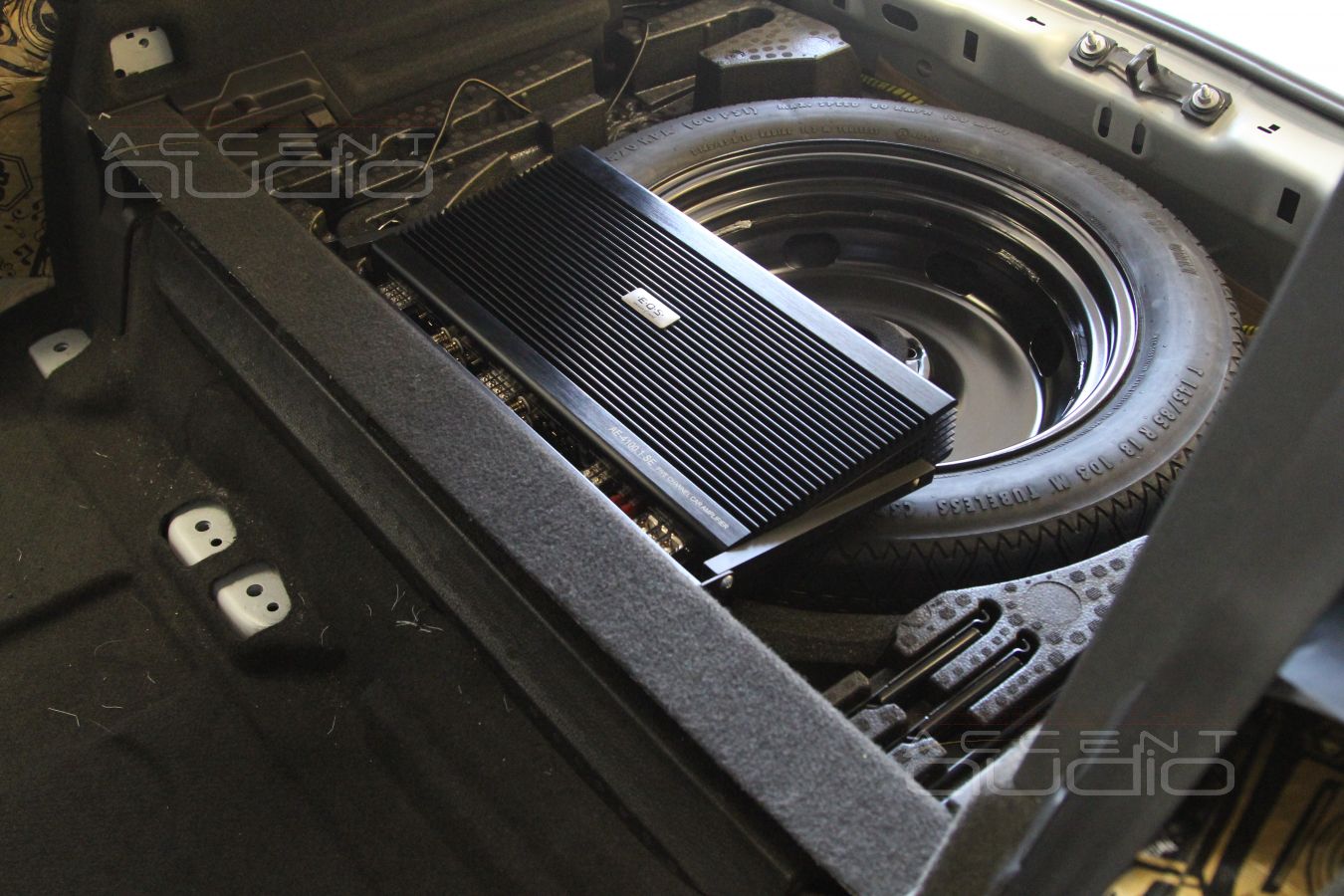 Установка усилителя E.O.S AE-4100.1 SE