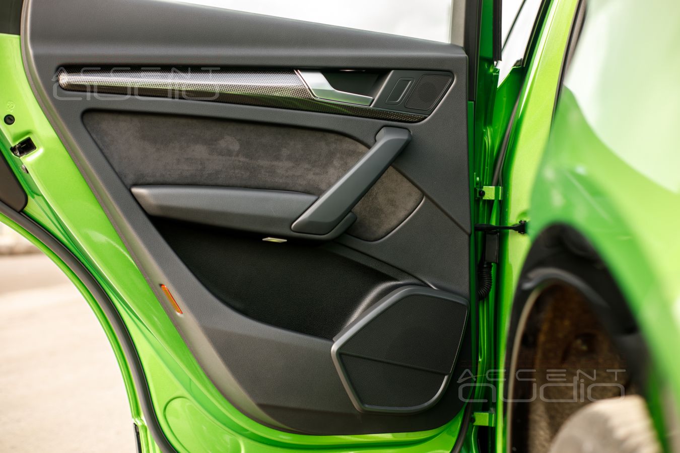 Коротко про тыловую акустику в Audi Q5