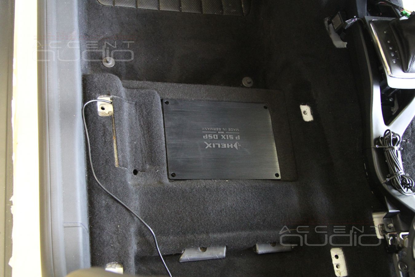 Установка процессорного усилителя под сидение