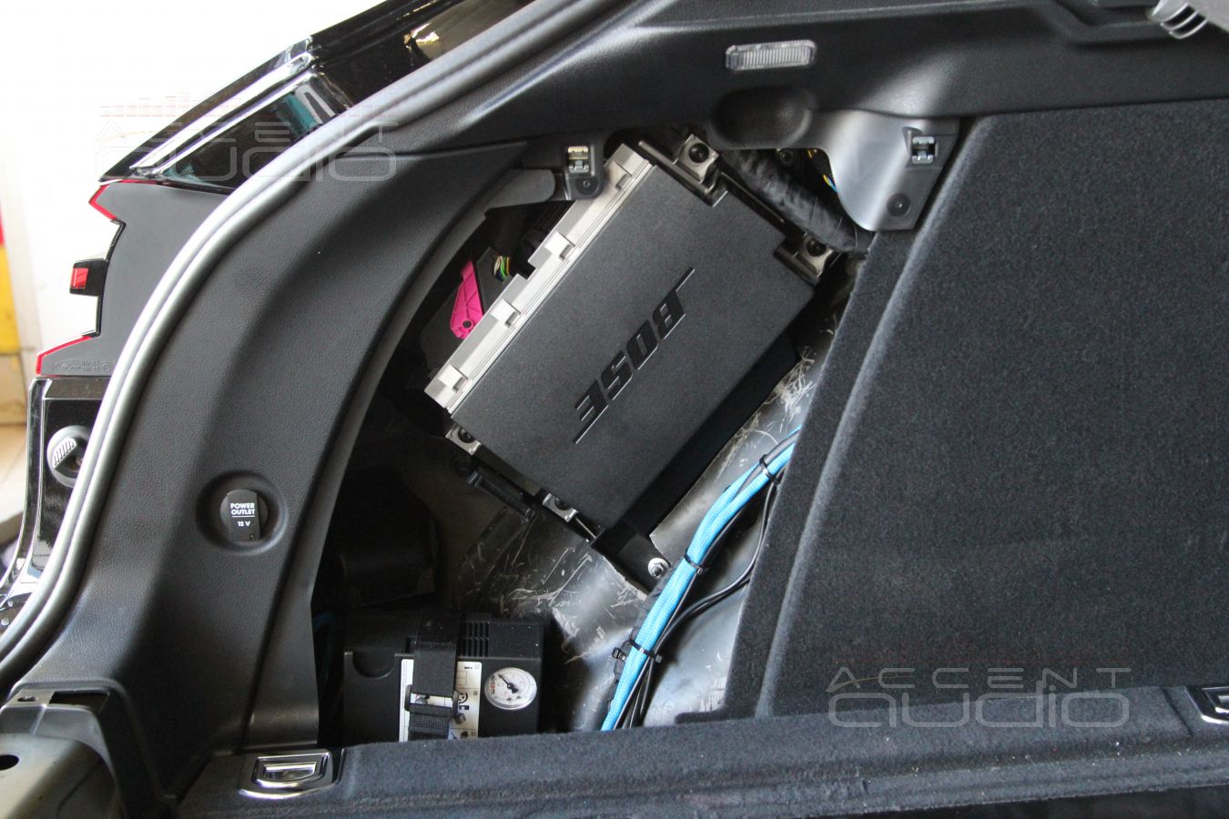 Вызываем программиста Porsche и ставим обратно заводской усилитель