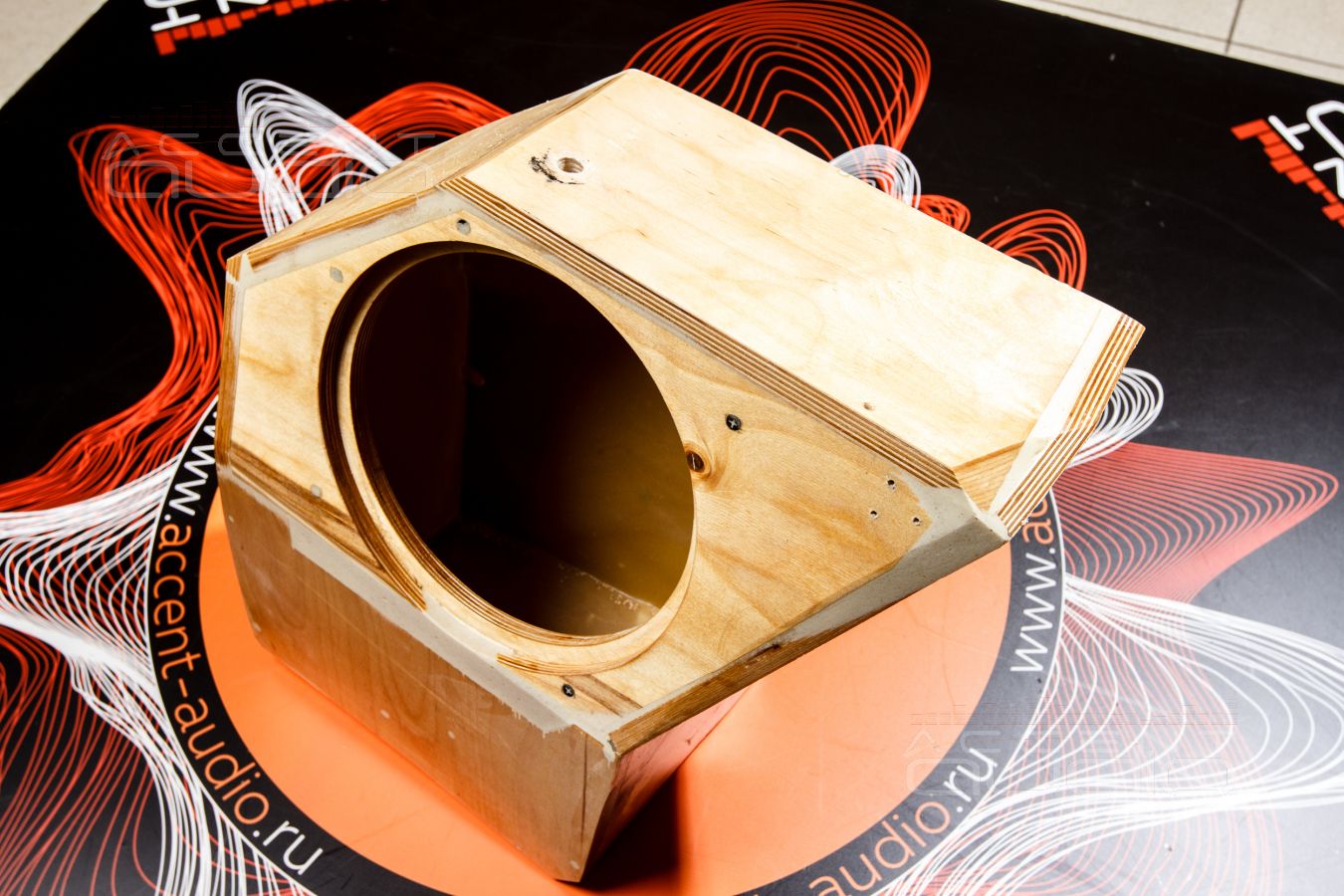 Немецкий сабвуфер Dego в штатном исполнении для Mercedes-Benz GLS 2020