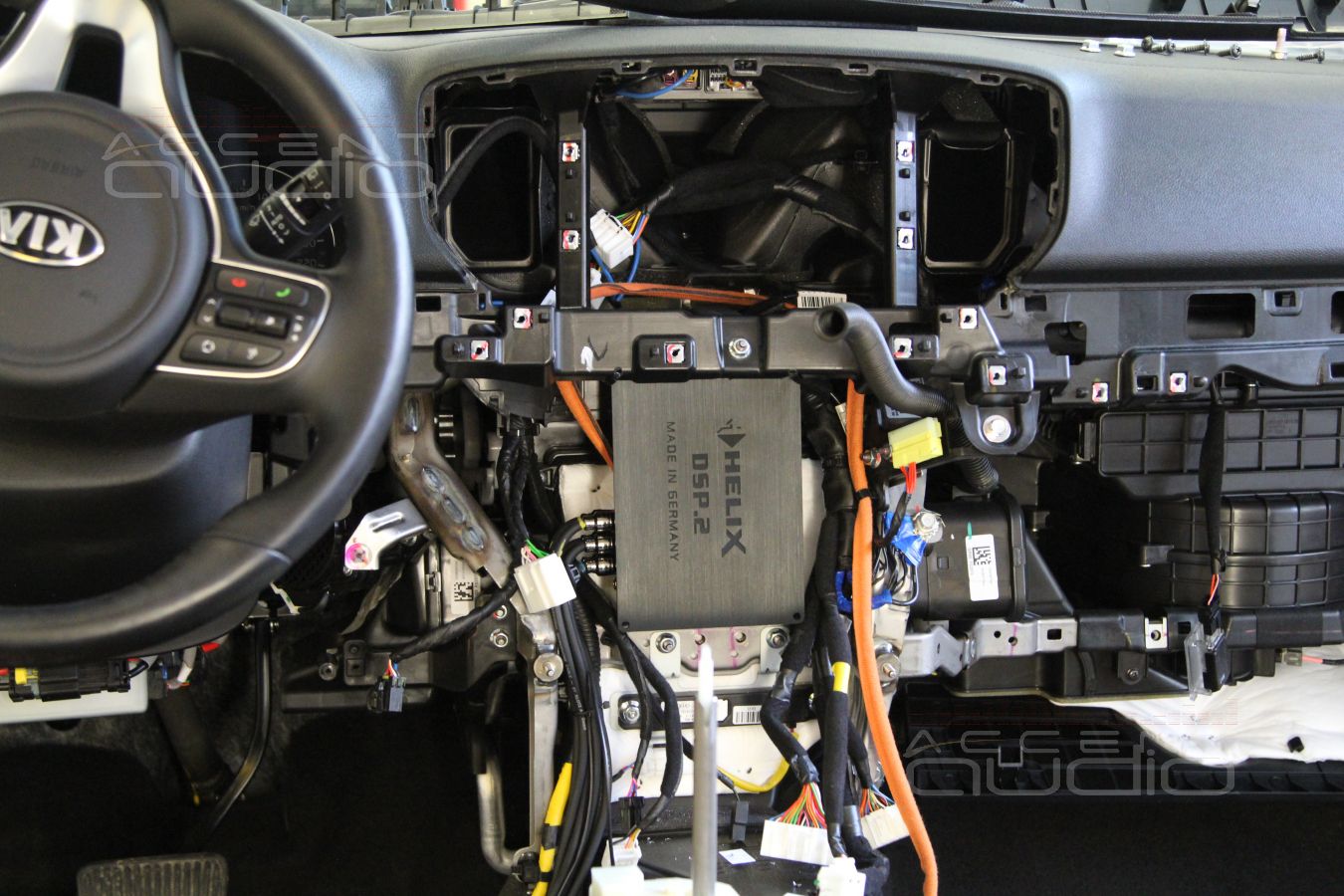 Установка аудиопроцессора Helix DSP.2 в новый Kia Sportage