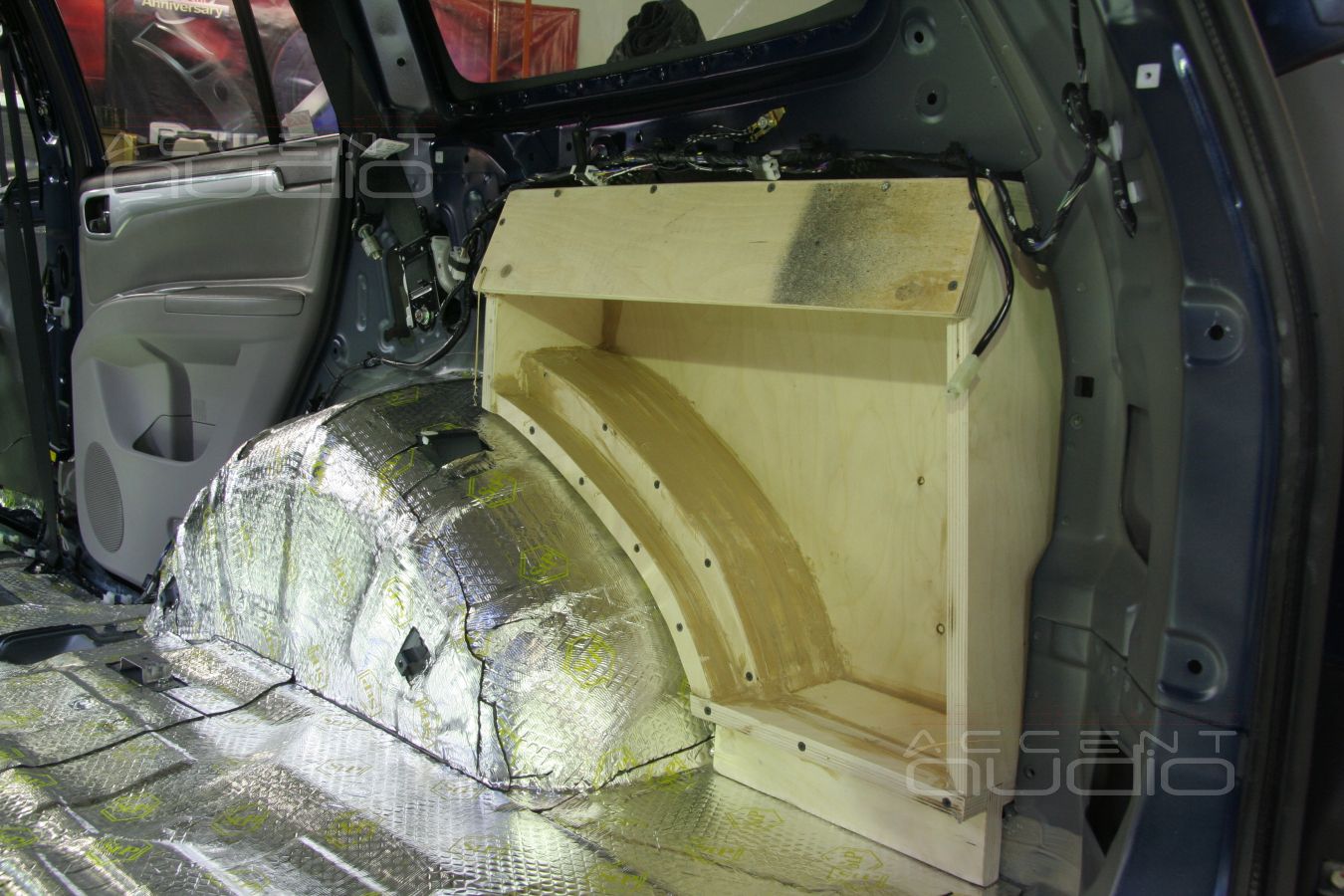 Установка усилителей в Mitsubishi Pajero Sport