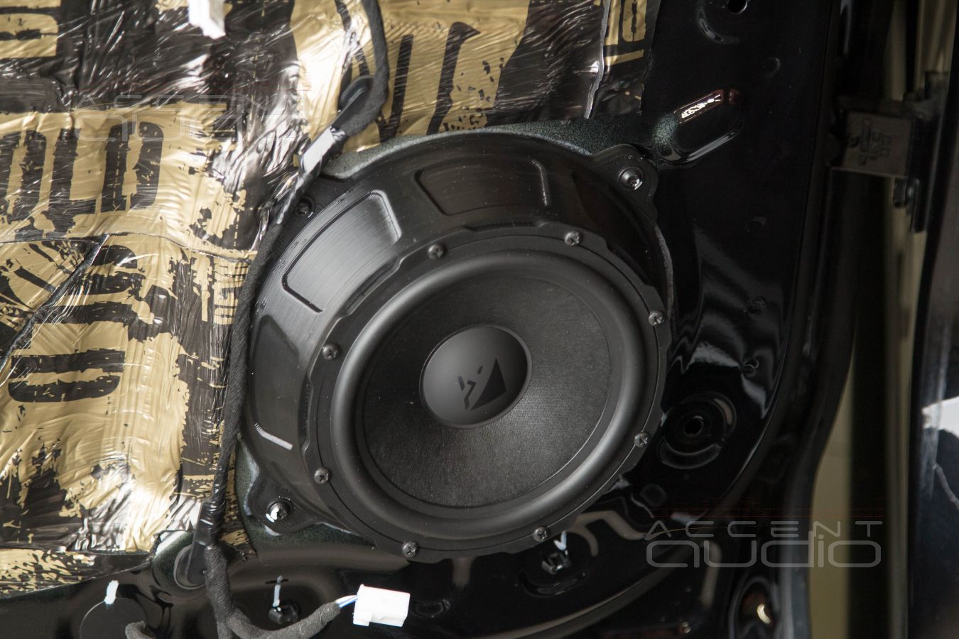 Тыловая акустика: вкусный мидбас Helix i7 для Lixiang Li7