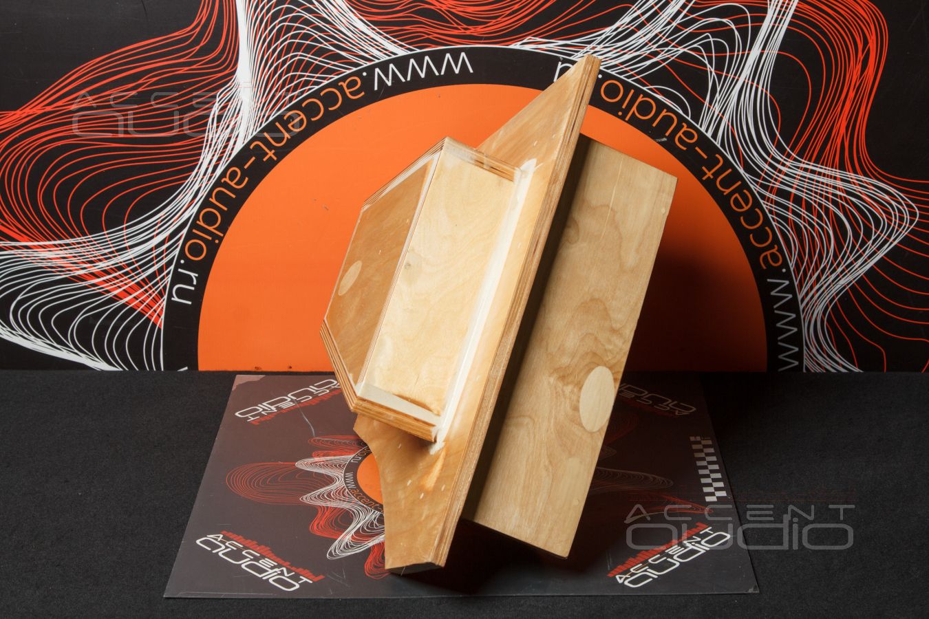 Полностью встроенный сабвуфер-стелс специально для Opel Zafira Life