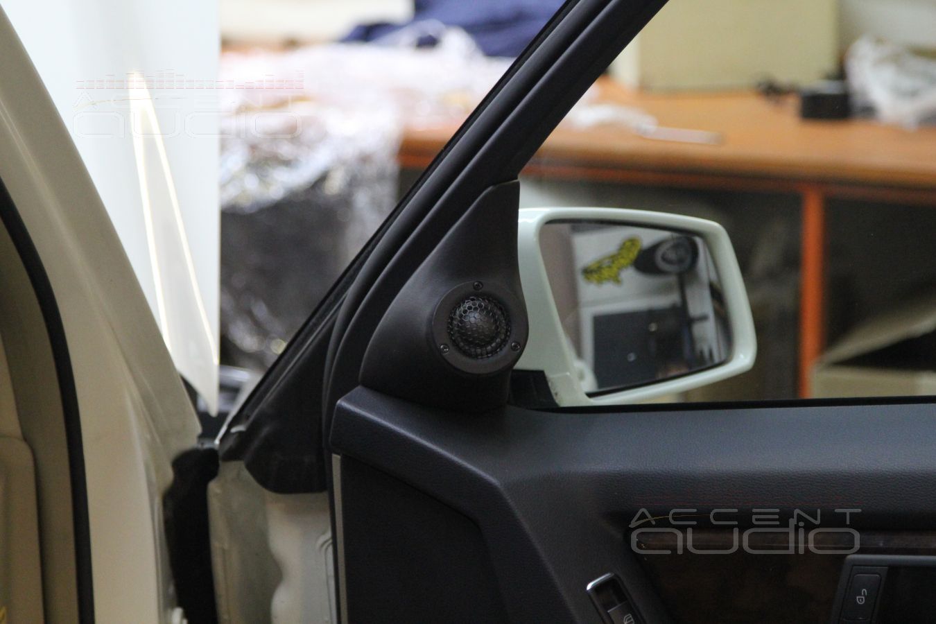 Установка мидбасов Eton и твитеров ScanSpeak в Mercedes GLK