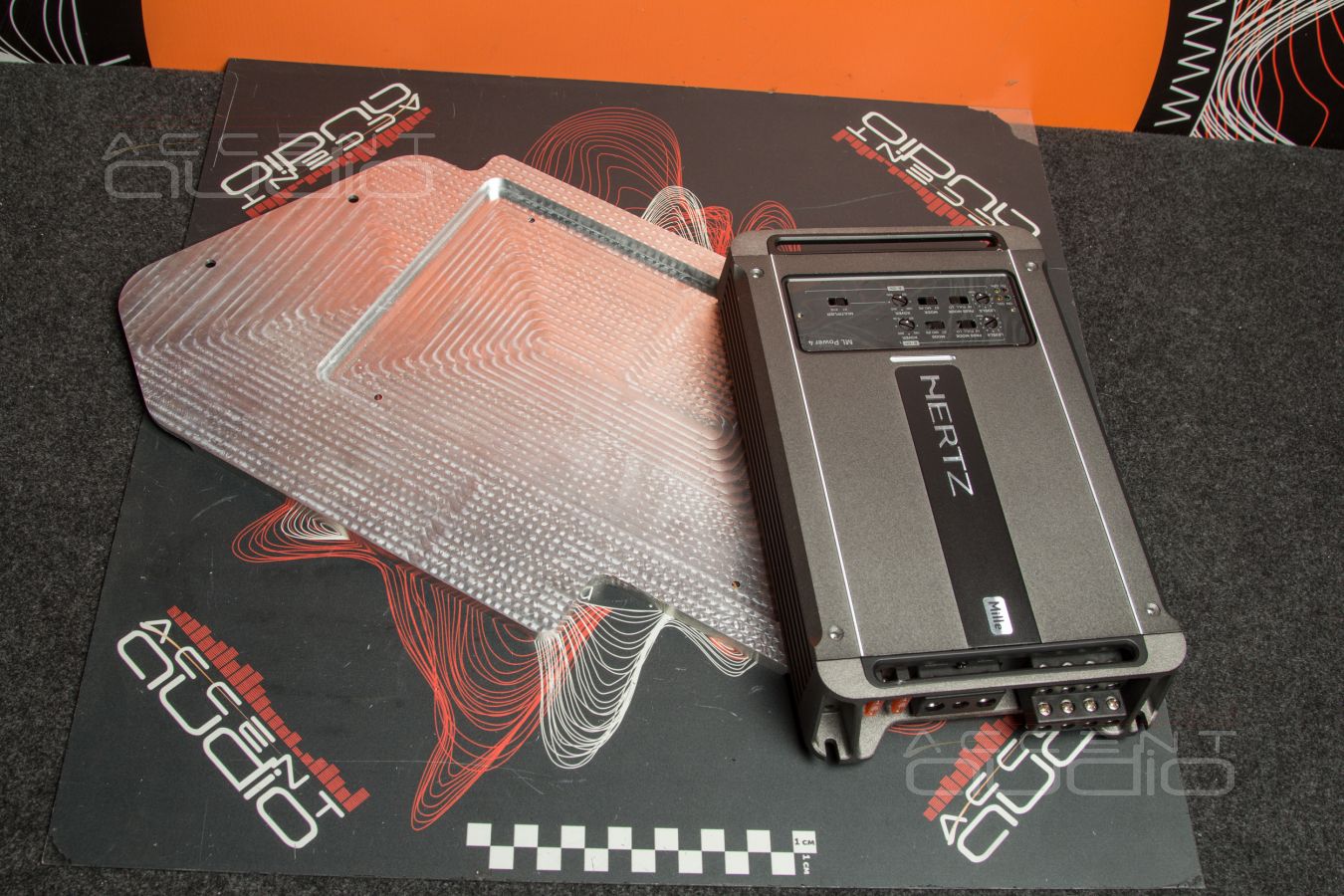 Штатный, заводской монтаж новых усилителей Helix в Porsche Carrera 911 S