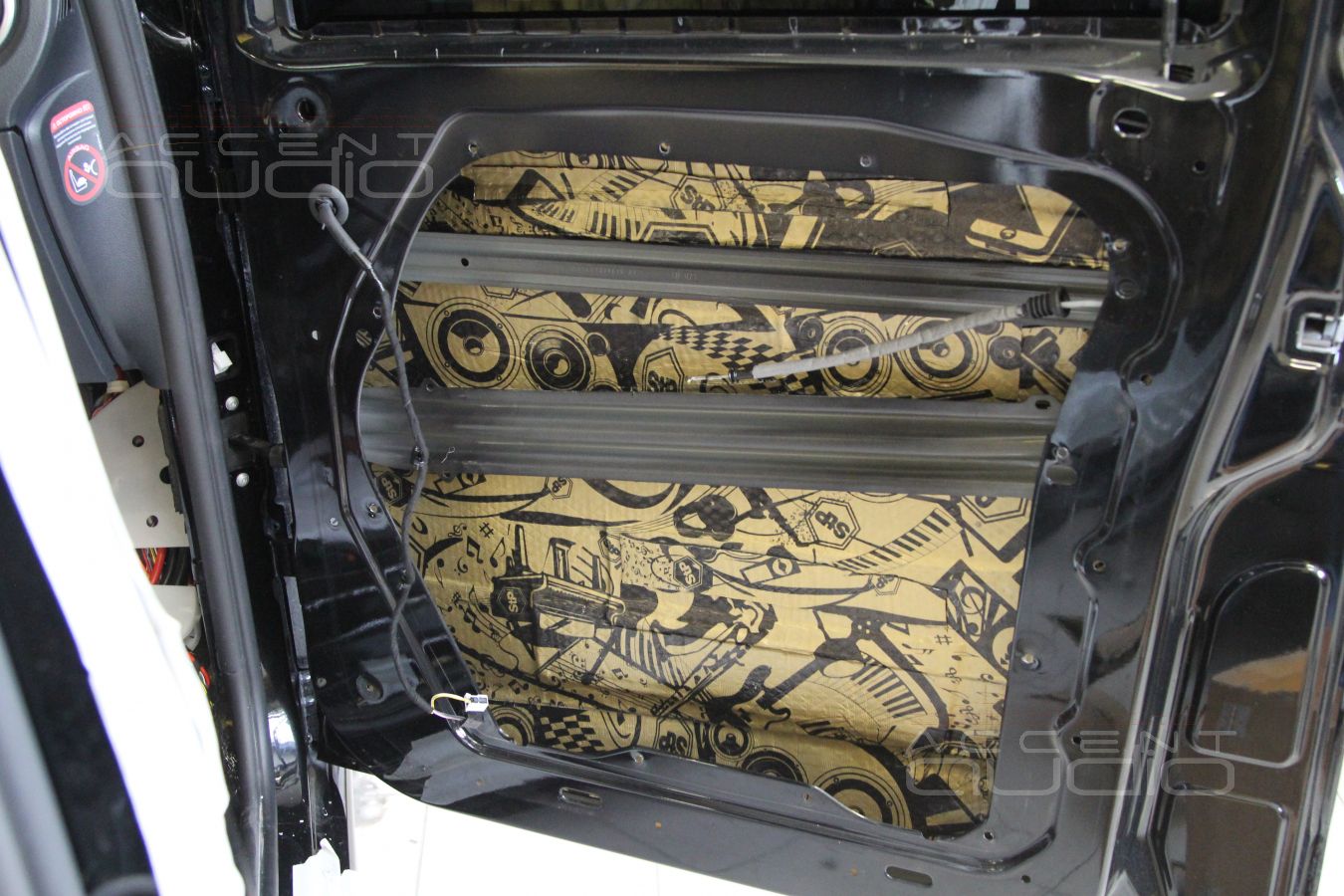 Шумоизоляция Mercedes Vito: двери и их обшивки