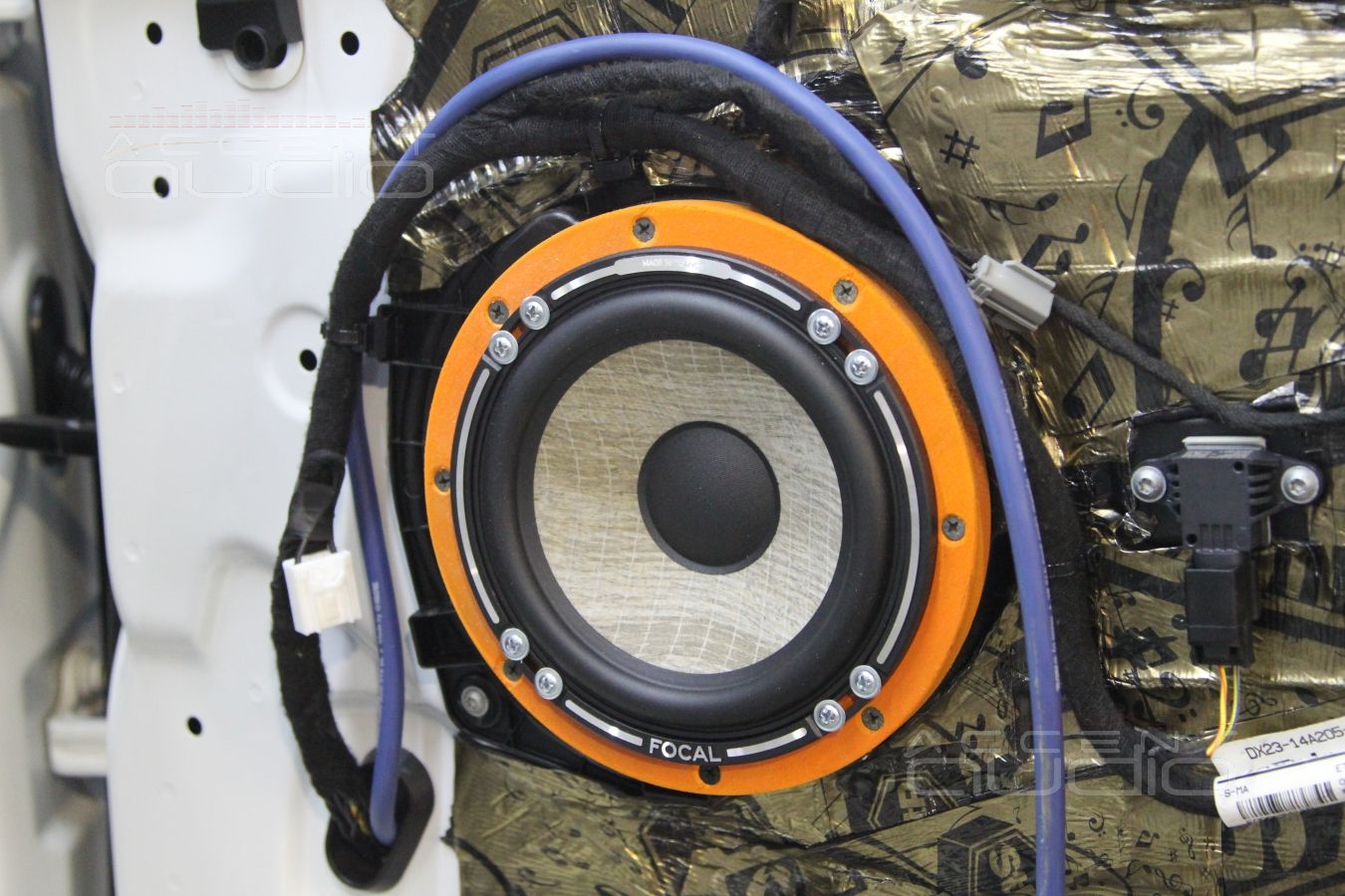 Подготовка дверей, установка акустики Focal