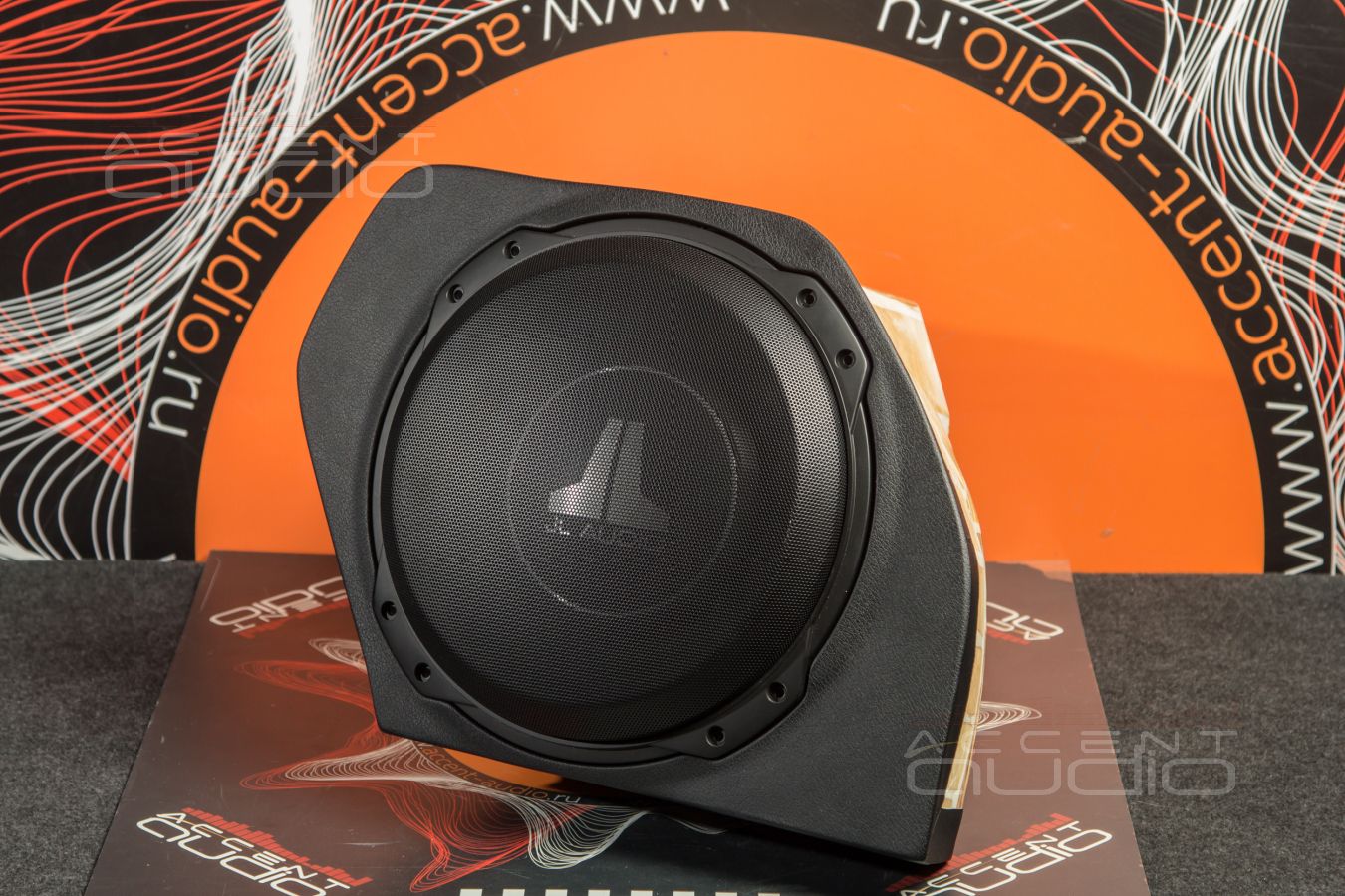 2023 Update: встроенный сабвуфер-стелс для семиместного Volvo XC90