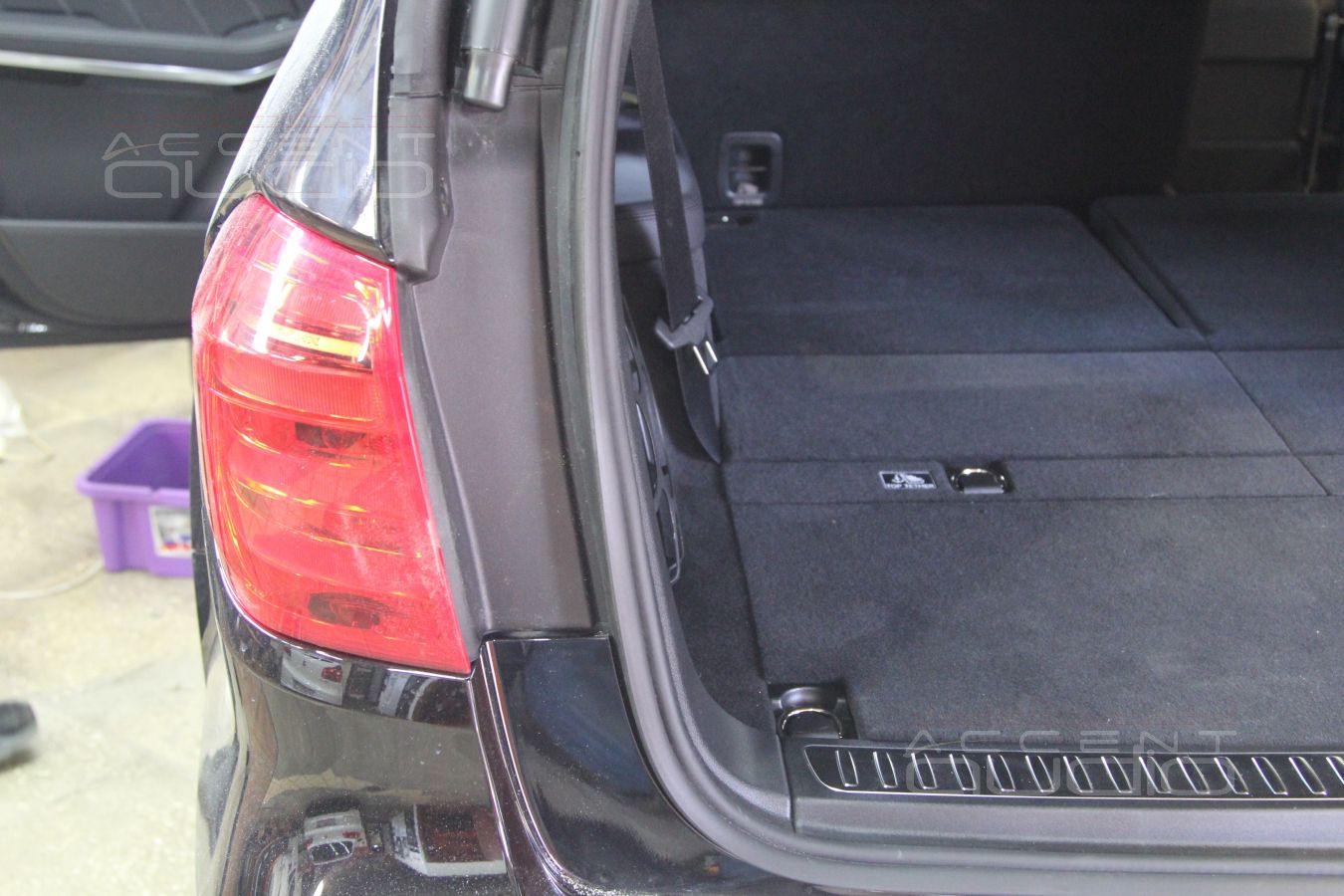 Встроенный сабвуфер в Mercedes GL 63 AMG