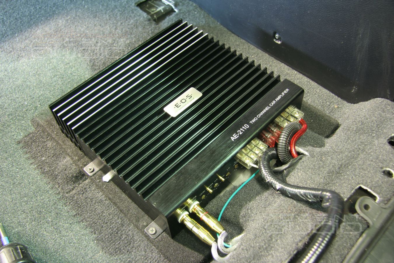 Продуманная интеграция: встроенный сабвуфер, аудиоподготовка, ивертор в Toyota Highlander