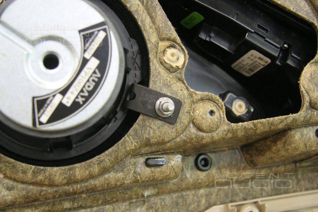 Установка среднечастотных динамиков (midrange) в штатные места BMW 523i F10