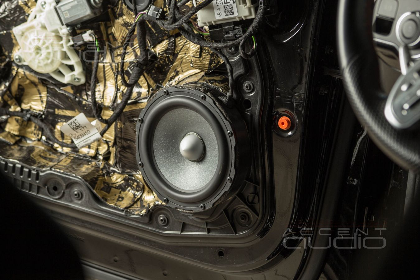 Правильная установка мидбасовых Helix Ci5 W165FM-S3 в Mercedes-Benz A 45