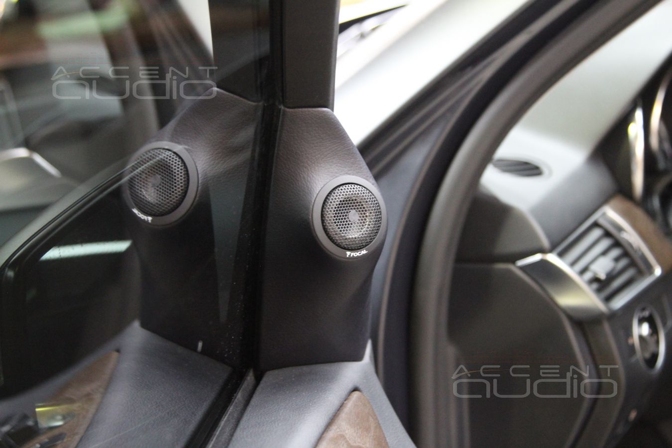 Подиумы под твитеры Focal в Mercedes-Benz ML