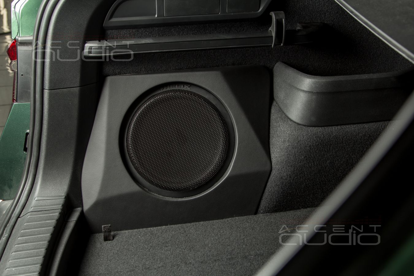 Новинка: лучший, стильный, оригинальный сабвуфер-стелс для Skoda Kodiaq