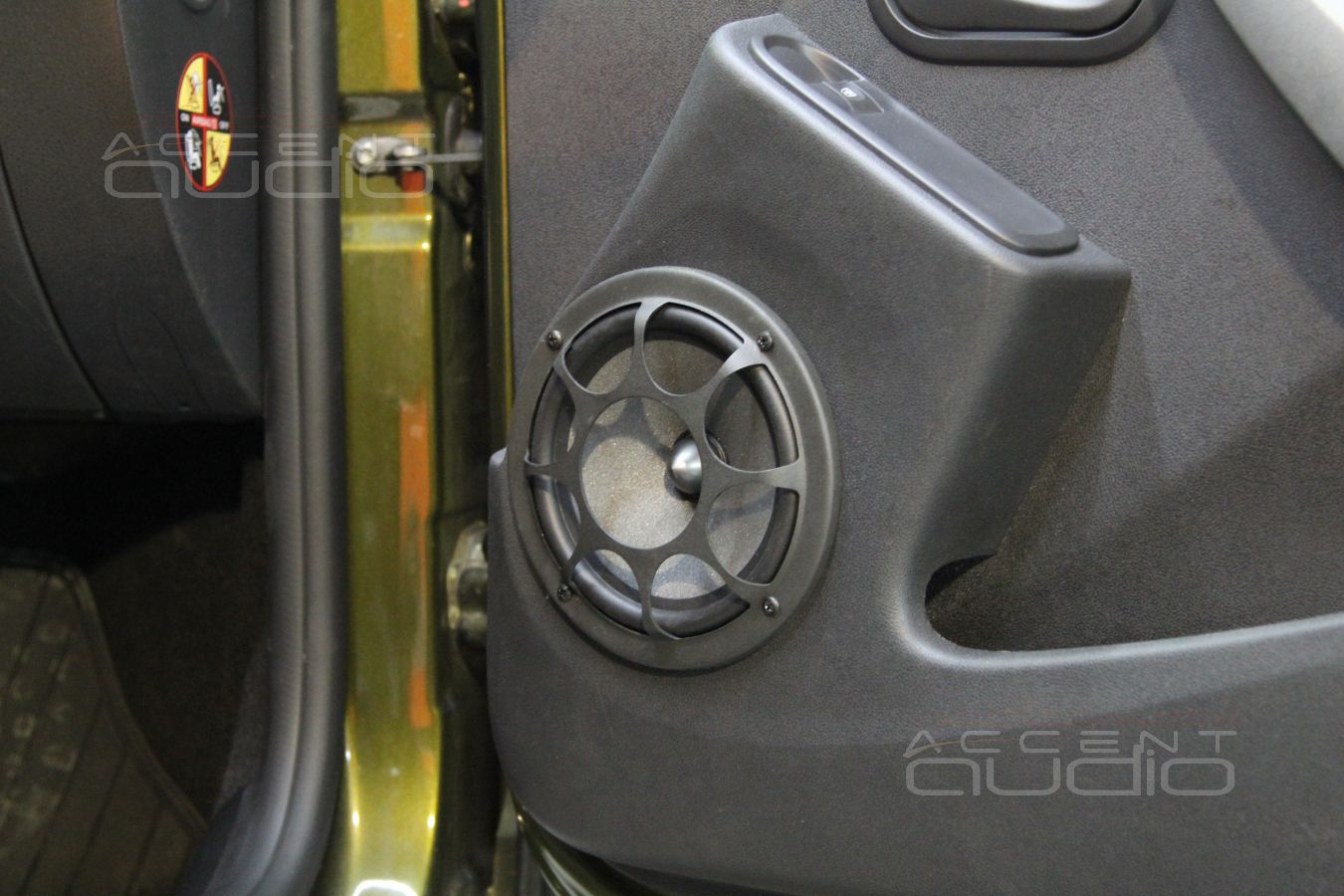 Установка компонентов акустики