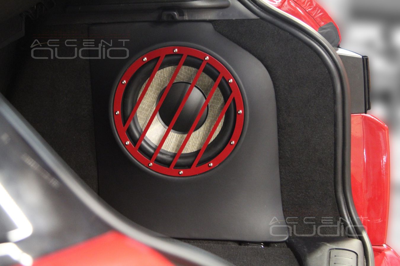 Сабвуфер стелс в RangeRover Evoque