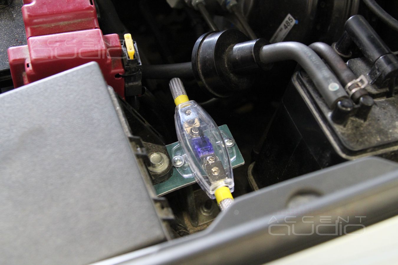 Установка усилителя Mosconi ONE 130.4