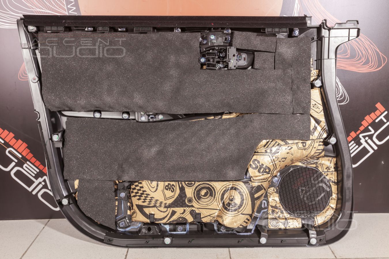 Аудиоподготовка дверей, жесткость и установка акустики Focal Flax в Mitsubishi Pajero Sport