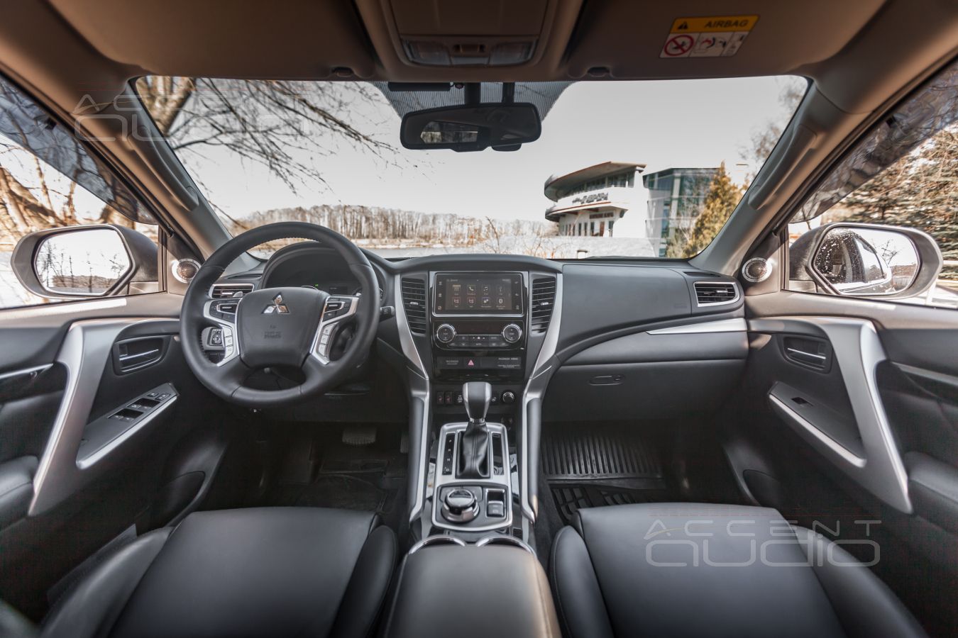 Комфортный, тихий и музыкальный Mitsubishi Pajero Sport