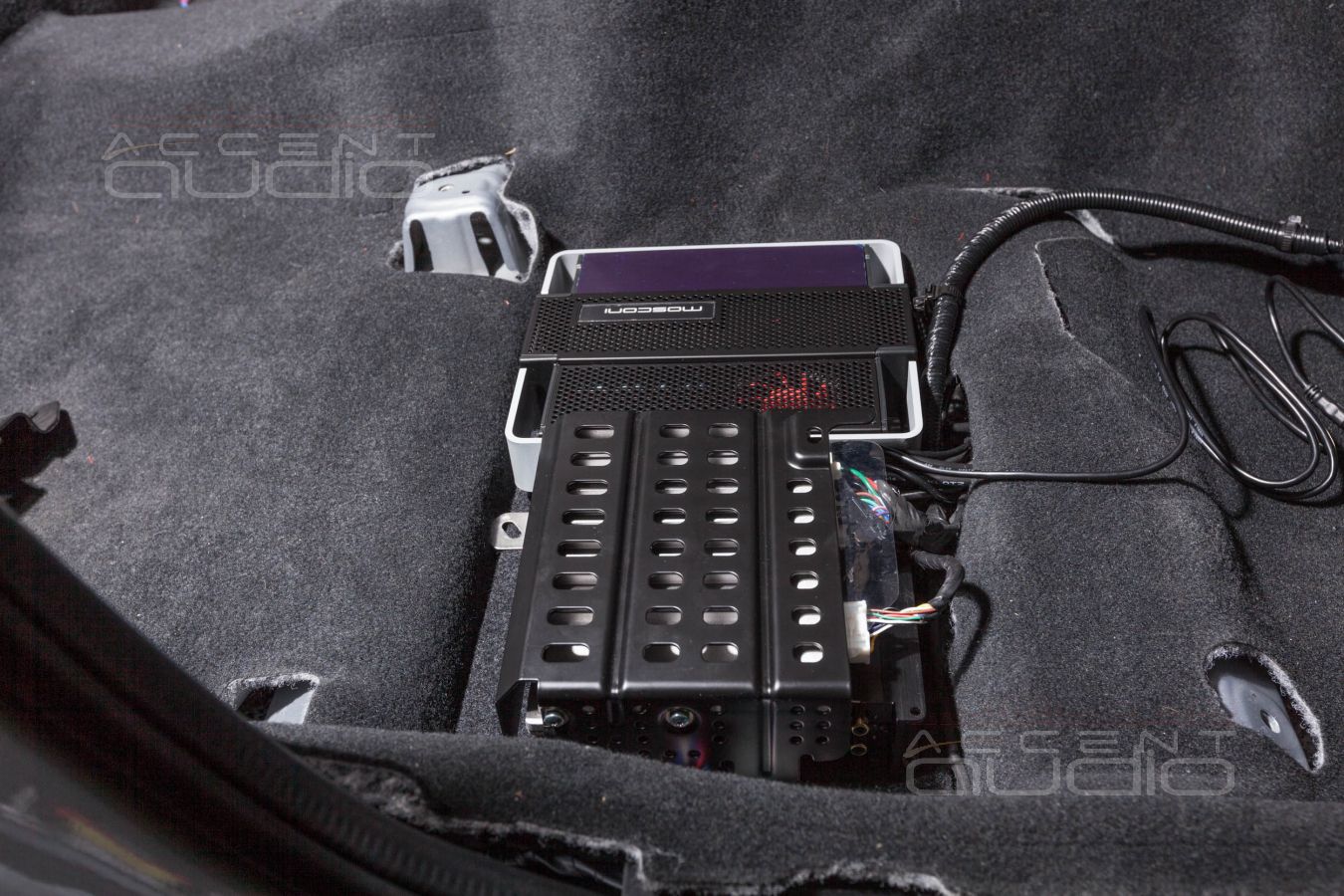 Породистый усилитель Mosconi PRO 4\10, его особенности и размещение в Forester